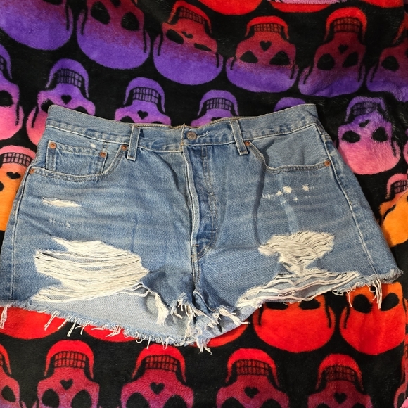 Levi's Classic Blue Distressed Jean Shorts,NWOT - Picture 1 of 8